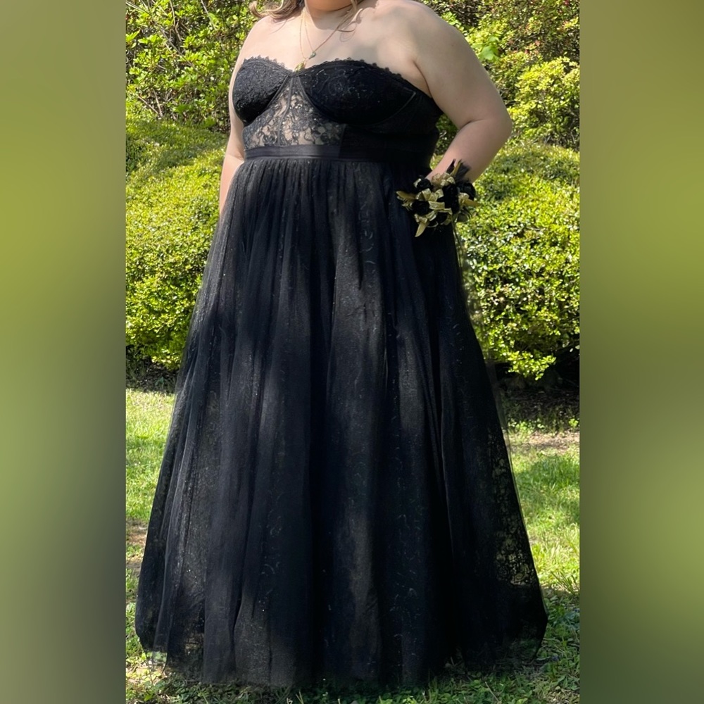 Plus Sized Black Prom Dress with gold underlay. Dress has pockets.